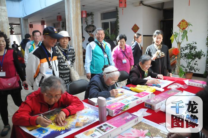 �����_�@������^(q��)���L��