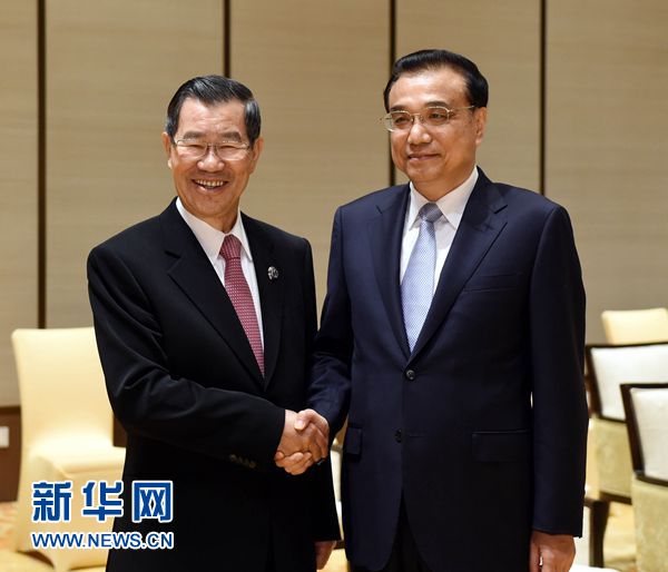 李克強(qiáng)在海南博鰲會(huì)見臺(tái)灣兩岸共同市場基金會(huì)榮譽(yù)董事長蕭萬長一行 李克強(qiáng)在海南博鰲會(huì)見臺(tái)灣兩岸共同市場基金會(huì)榮譽(yù)董事長蕭萬長一行