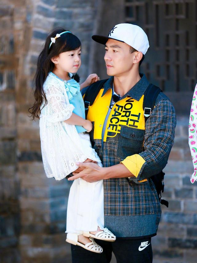 劉畊宏攜女兒小泡芙上《爸爸去哪兒》 劉畊宏攜女兒小泡芙上《爸爸去哪兒》