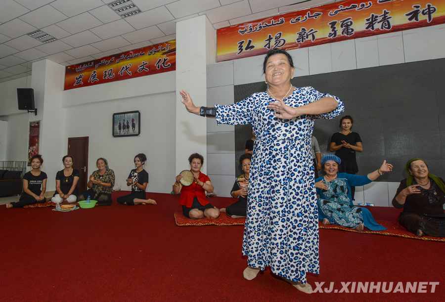 讓現(xiàn)代文化為幸福導(dǎo)航——新疆推進(jìn)文化大發(fā)展大繁榮綜述 讓現(xiàn)代文化為幸福導(dǎo)航——新疆推進(jìn)文化大發(fā)展大繁榮綜述