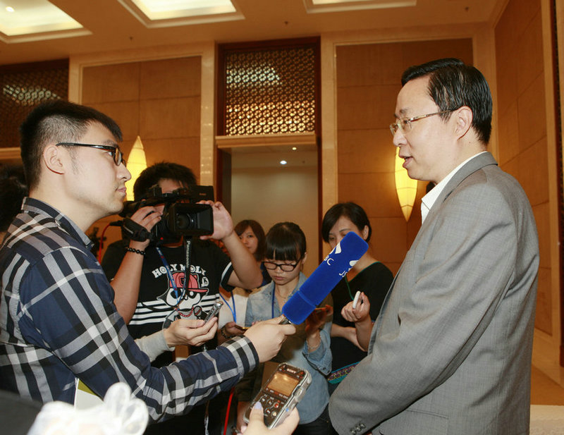 藍(lán)紹敏接受“兩岸媒體江蘇行”采訪團(tuán)采訪 藍(lán)紹敏接受“兩岸媒體江蘇行”采訪團(tuán)采訪