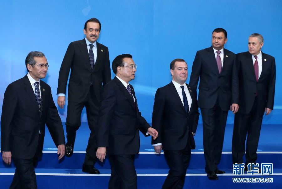 12��15�����Ї�����(w��)Ժ������ˏ��ڰ�˹���{��ϯ�Ϻ������M���ɆT���������X������ʮ���Ε��h���@���c���I(l��ng)��(d��o)�˼��w��Ӱ��������������A��ӛ�� ���d�� �z