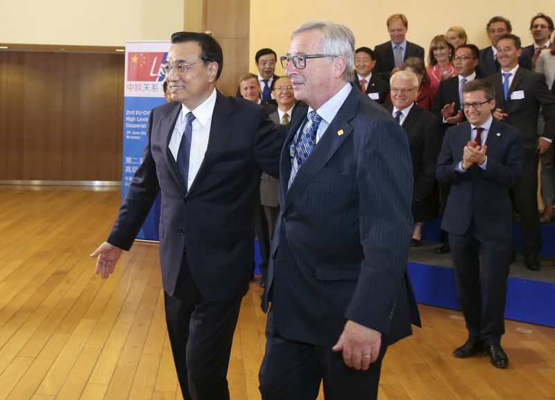 李克強(qiáng)出席第二次中歐創(chuàng)新合作對(duì)話并同代表合影 李克強(qiáng)出席第二次中歐創(chuàng)新合作對(duì)話并同代表合影