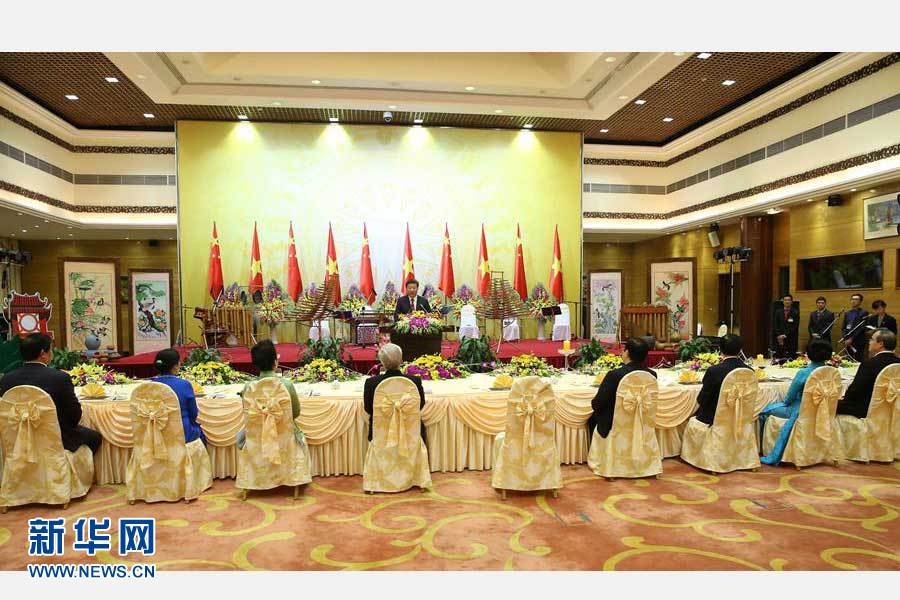 習(xí)近平和彭麗媛出席越共中央總書記阮富仲和越南國(guó)家主席張晉創(chuàng)共同舉行的歡迎晚宴 習(xí)近平和彭麗媛出席越共中央總書記阮富仲和越南國(guó)家主席張晉創(chuàng)共同舉行的歡迎晚宴