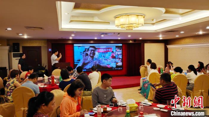 ������ί�y(t��ng)��(zh��n)�������L(zh��ng)���_(t��i)�k�����(y��ng)��־���_(t��i)���V��ͬ�l(xi��ng)��(hu��)�����L(zh��ng)�����R�o��������ʢ �z