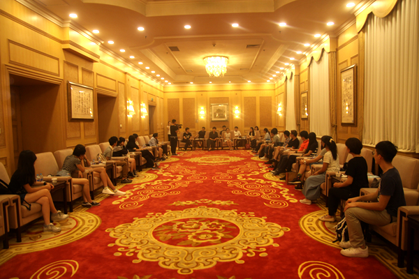 “2016年臺灣學子暑期文化實習月”活動走進中山公園音樂堂(記者 陳文韜攝) “2016年臺灣學子暑期文化實習月”活動走進中山公園音樂堂(記者 陳文韜攝)