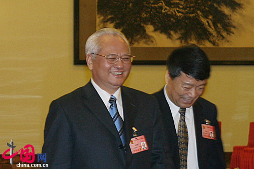 �������L��W�e��(j��ng)�^�������ñ��TһЦ���^