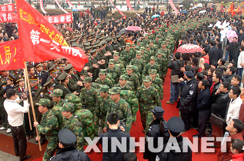 2��25�գ���(sh��)�������(du��)�ٱ��Ěg�͵ĳ���Ⱥ�����g���^����(d��ng)�������ϳ�����ί������������X�V��(ch��ng)�e�Кg�̓xʽ���̈́e������֧Ԯ�����Ȟ�(z��i)�Ĳ��(du��)�ٱ������f�����԰l(f��)������X�V��(ch��ng)�̈́e���(du��)�ٱ�����(d��ng)��6�r(sh��)�S��200��������ĳ���ٱ��x�_���ݡ�