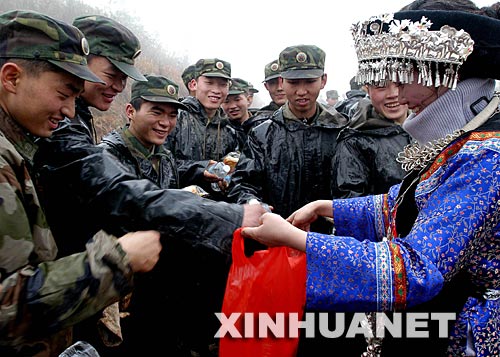 2��17������(d��ng)?sh��)�Ⱥ���԰l(f��)ǰ��(l��i)ο��(w��n)���܊�ٱ�����(d��ng)�����ɶ�܊�^(q��)ĳ�������ٱ����F��ʡǭ�|��������h��������������(z��i)��������ݔ����ɾ����@�l��·������h�B�Ӈ�(gu��)��늾W(w��ng)����Ҫͨ����