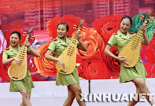 10��21�գ��侯Ů��(zh��n)ʿ�ڱ��ݸ����f(shu��)����(ji��)Ŀ�� ��(d��ng)������ힸ�����̫�(y��ng)���D�D�Ͼ�Ⱥ���g�c�h��ʮ�ߴ󡱴���Ⱥ���ݳ���(hu��)���Ͼ�ˮľ�ػ��V��(ch��ng)�e�С�һЩ��ˇ�����ߺ���^(q��)Ⱥ���d���d�����g�c�h��ʮ�ߴ�����]Ļ�� ���A��ӛ�� �O�� �z