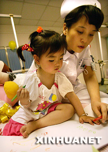 5��31�������Kʡ�����t(y��)Ժ���o(h��)ʿ�ڐ��Ĳ�������ܰܲ��������(d��ng)�հ������Ĵ������(z��i)�^(q��)С���T��ܰܲ��(l��i)���Ͼ����M(j��n)�뽭�Kʡ�����t(y��)Ժ�������w�������Ŀ���(f��)�ί������鰲�b��֫����(zh��n)���� 5��14�գ��ڵ������Ĵ������h���������ڿ��������µ�3�qСŮ����ܰܲ�������y��ĸ�����w���o(h��)���c����?f��n)��?0����(g��)С�r(sh��)��@�������t(y��)���(du��)�����(hu��)�����P(gu��n)���£�Сܰܲ�����Ļ֏�(f��)��r������