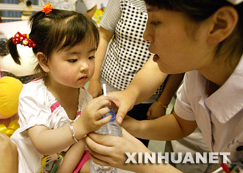  5��31�գ����Kʡ�����t(y��)Ժ���o(h��)ʿ�ڐ��Ĳ���ι��ܰܲ��ˮ����(d��ng)�հ������Ĵ������(z��i)�^(q��)С���T��ܰܲ��(l��i)���Ͼ����M(j��n)�뽭�Kʡ�����t(y��)Ժ�������w�������Ŀ���(f��)�ί������鰲�b��֫����(zh��n)�䡣 5��14�����ڵ������Ĵ������h���������ڿ��������µ�3�qСŮ����ܰܲ�������y��ĸ�����w���o(h��)���c����?f��n)��?0����(g��)С�r(sh��)��@�������t(y��)���(du��)�����(hu��)�����P(gu��n)���£�Сܰܲ�����Ļ֏�(f��)��r������