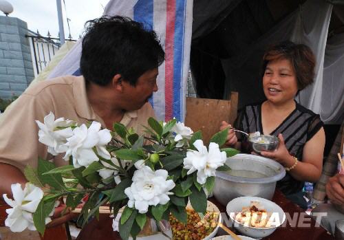 6��8�����봨�hӳ���(zh��n)��һ���ܞ�(z��i)Ⱥ���Ý��׵�Φ�ӻ��b�c(di��n)����ǰ�Ĳ����� &nbsp;&nbsp;&nbsp;&nbsp;ӛ�����Ĵ������(z��i)�^(q��)��������(z��i)�^(q��)Ⱥ���]�б���(z��i)�y���壬�������������ڏĞ�(z��i)�y���𲽻֏�(f��)��������(z��i)�^(q��)̎̎չ¶���C(j��)�� ��