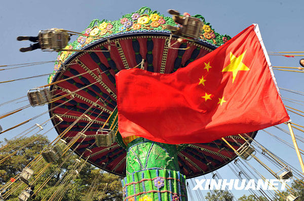 10��2�����ο���ɽ��̫ԭ��ӭ�ɹ��@��������D(zhu��n)�w܇(ch��)��